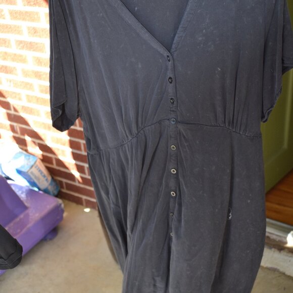 TORRID sz 3 BLACK BUTTON-FRONT V-NECK STRETCH MIDI DRESS - Picture 2 of 4